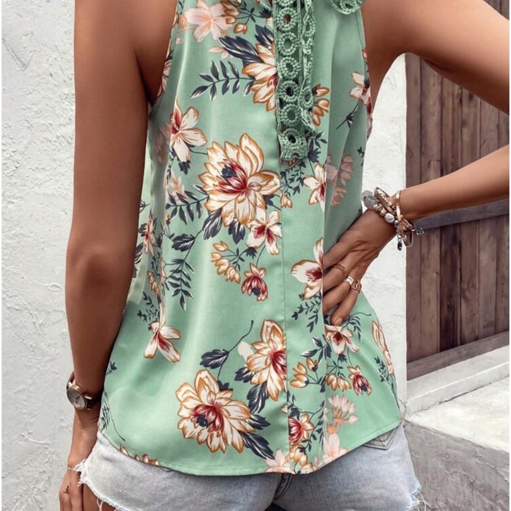 New floral green print sleeveless halter top - Picture 5 of 6